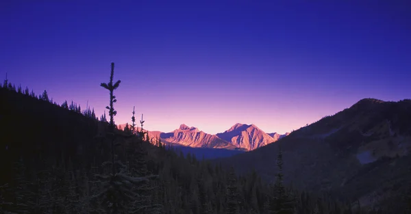 Montaña al atardecer — Foto de Stock