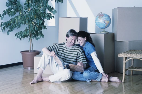 Young couple had just Moved — Stock Photo, Image