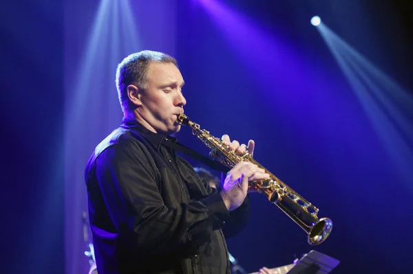 Musiker med saxofon — Stockfoto