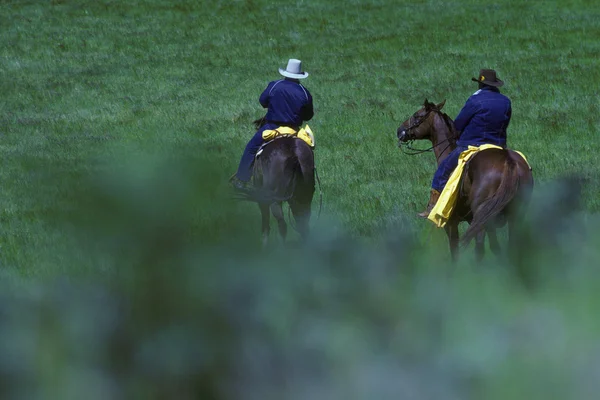 Soldados Confederados a cavalo — Fotografia de Stock