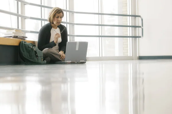 Student Does Homework In School — Stock Photo, Image