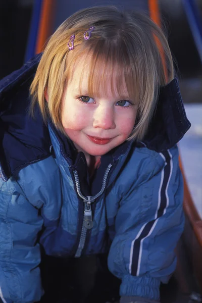 Grinsendes Mädchen — Stockfoto