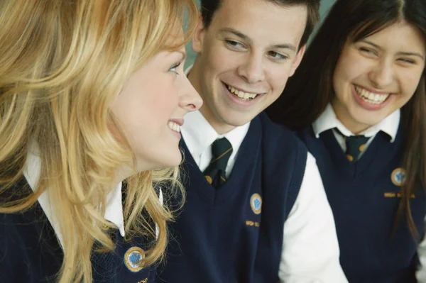 Studenter i uniform — Stockfoto