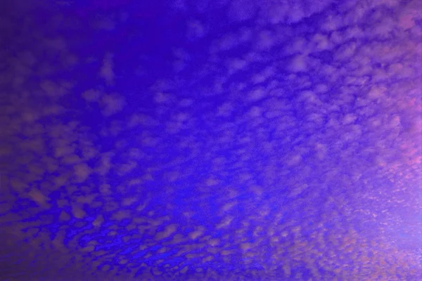 小さなふくらんでいる高高度の雲 — ストック写真