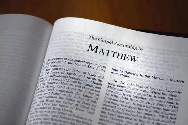 The Bible Opened To The Book Of Matthew — Stock Photo, Image