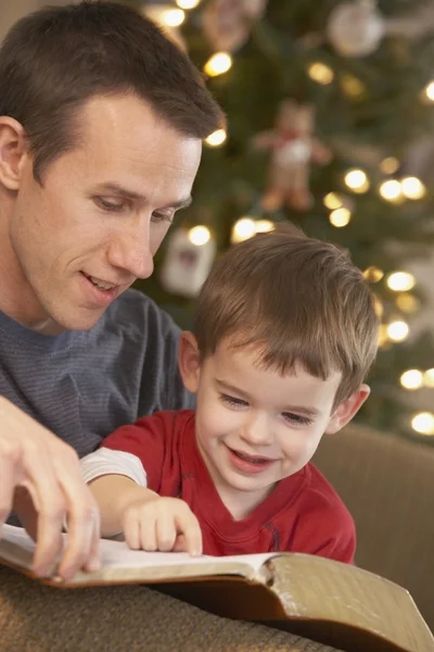 Father Reading The Bible To His Young Son — Stock Photo, Image