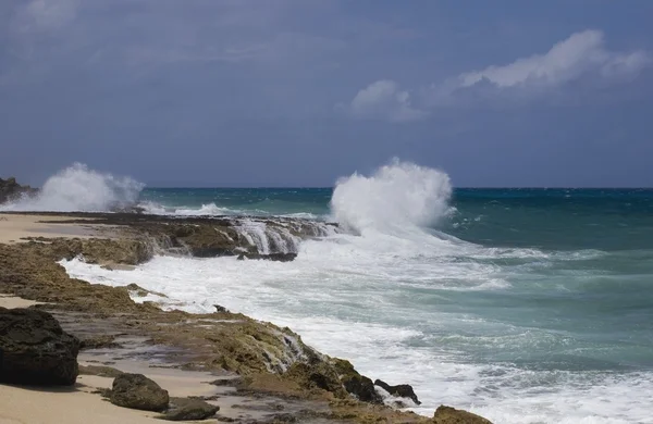 海岸线和波浪，巴拉德罗，古巴 — 图库照片