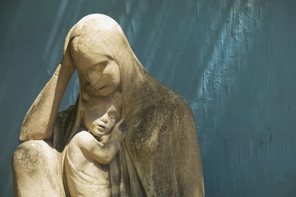 Stone Statue Of The Virgin Mary Holding Jesus, Buenos Aires, Argentina — Stock Photo, Image