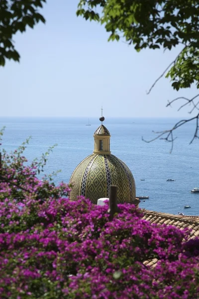 Mojolica Dome of the Santa Maria Assunta – stockfoto