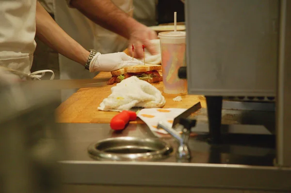 Sandwich que hace — Foto de Stock