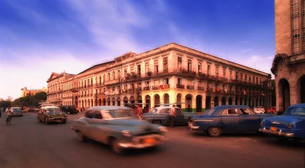 Classic Cars - Driving on the city — Stock Photo, Image