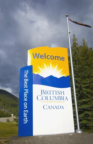 Firma diciendo 'Bienvenidos a Columbia Británica'. Columbia Británica, Canadá — Foto de Stock