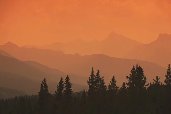 Silhouette Of Mountain Ranges And Orange Sky — Stock Photo, Image