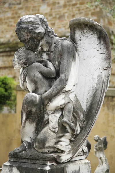 Statue Of Angel Holding Baby — Stock Photo, Image