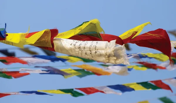 Gebetsfahnen im Wind, nepal — Stockfoto