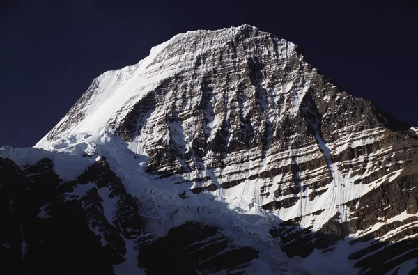 Berg met sneeuw — Stockfoto