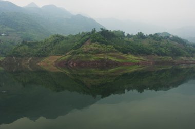 badong yakınındaki Shennong akışta. Hubei, Çin