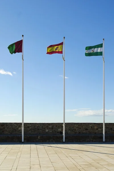 Ισπανική σημαίες gibralfaro κάστρο, Μάλαγα, Ισπανία — Φωτογραφία Αρχείου