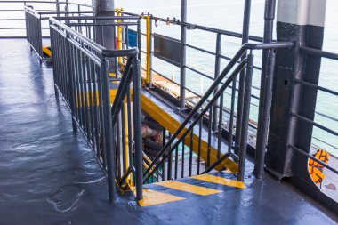 Nakliye gemilerinde çelik merdivenler.