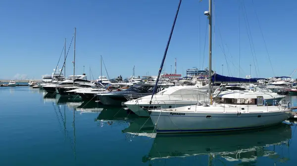 Sotchi Territoire Krasnodar Russie 2021 Bateaux Yachts Sur Jetée Station — Photo