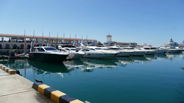 Sotchi Territoire Krasnodar Russie 2021 Bateaux Yachts Sur Jetée Station — Photo