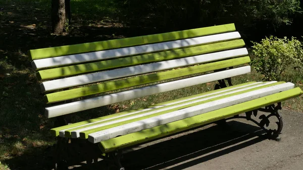 Скамейки Отдыха Людей Парке — стоковое фото