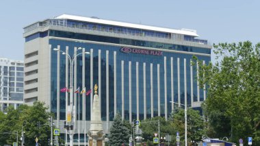 Krasnodar, Rusya, 08.08.2021, Krasnodar 'ın merkezinde bir otel. 