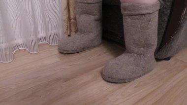 Rus çizmeli yaşlı bir adam. 