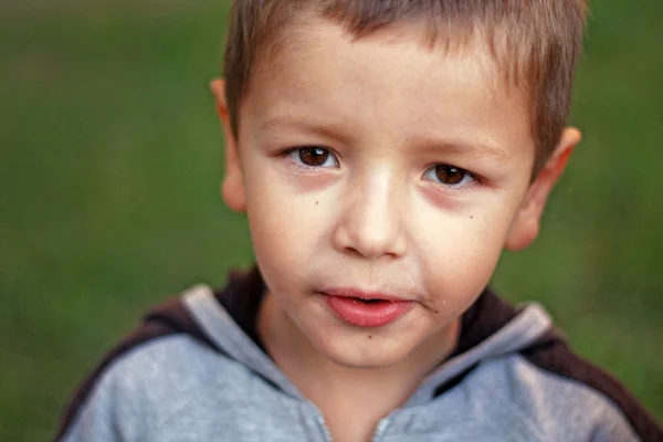 Ernstige jongen — Stockfoto