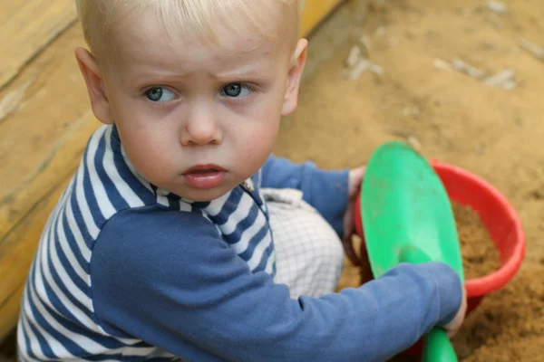 Bambino che gioca — Foto Stock