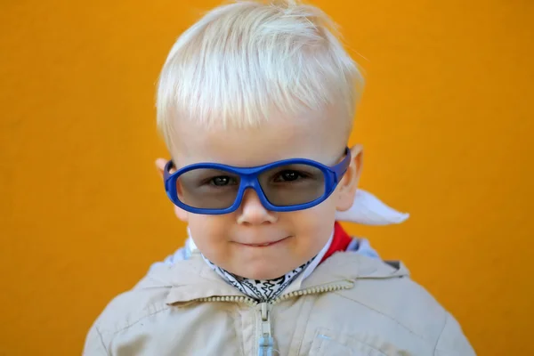 Boy wears 3D glasses and he smiles — Stock Photo, Image