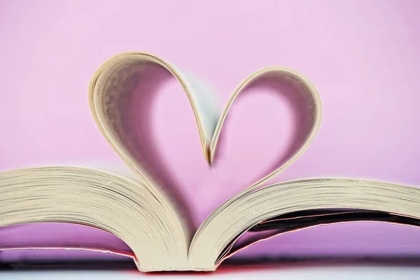 Libro a forma di cuore — Foto Stock