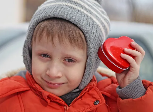 Il ragazzo e il cuore — Foto Stock