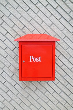 Kırmızı posta kutusu