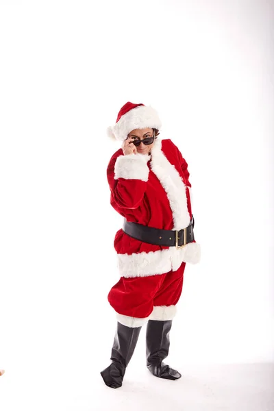 Reife Frau Als Weihnachtsmann Mit Sonnenbrille Auf Weißem Hintergrund — Stockfoto