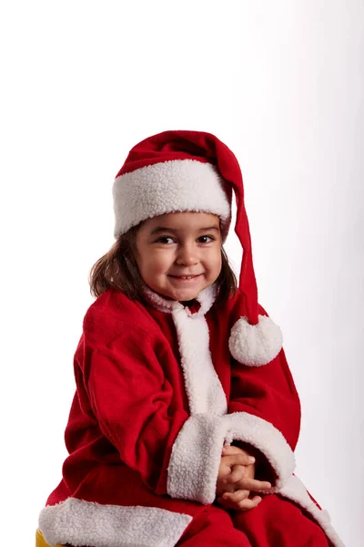 Liten Flicka Klädd Som Jultomten Vit Bakgrund — Stockfoto