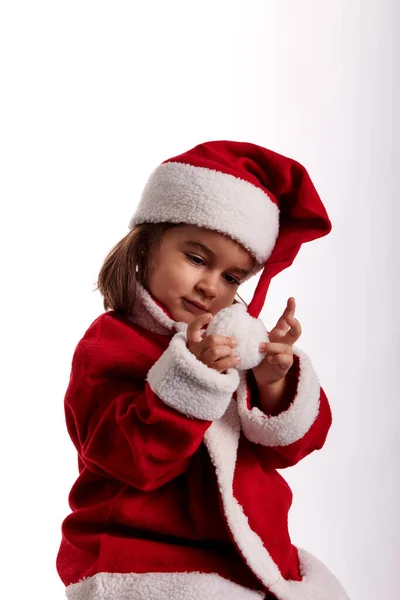 Mała Dziewczynka Ubrana Jak Święty Mikołaj Białym Tle — Zdjęcie stockowe