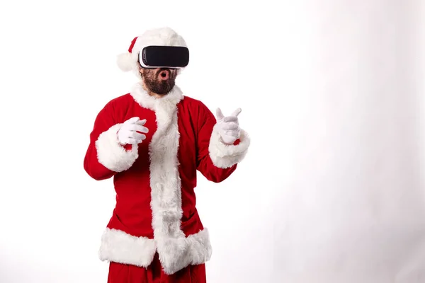 Santa Claus Con Gafas Realidad Virtual Sobre Fondo Blanco —  Fotos de Stock
