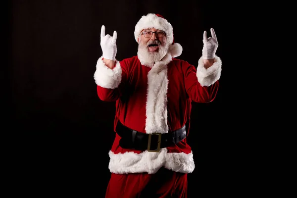Der Weihnachtsmann Macht Eine Rocker Geste Auf Schwarzem Hintergrund — Stockfoto