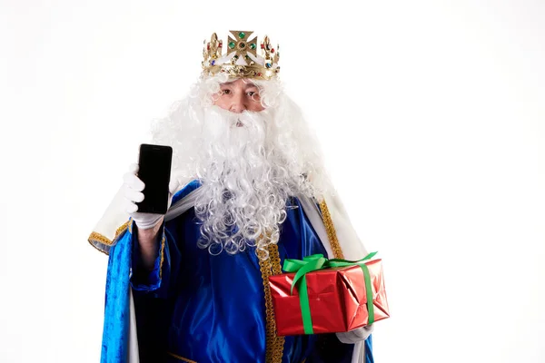 Kouzelník King Pomocí Mobilního Telefonu Bílém Pozadí Stock Fotografie