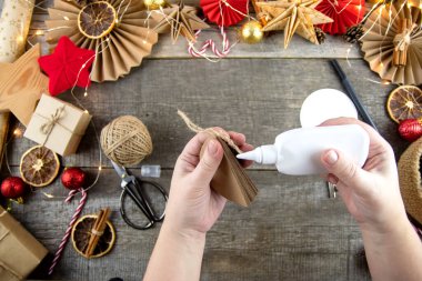 Kağıttan yapılmış bir Noel ağacı için adım adım talimat ver. Eko tarzı Noel dekoru. 7. Adım.