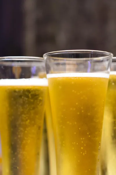 Glasses of beer with bubbles floating and on top — Stock Photo, Image