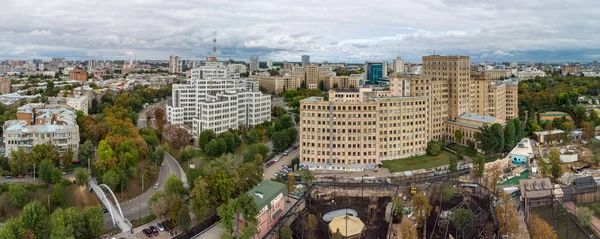 Jesienne Miasto Panoramiczny Widok Powietrza Klochkivskyj Zejście Mostem Dla Pieszych — Zdjęcie stockowe