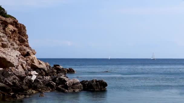 High Rocky Seashore Blue Clear Water Greece Aegean Sea Yachts — Stock Video