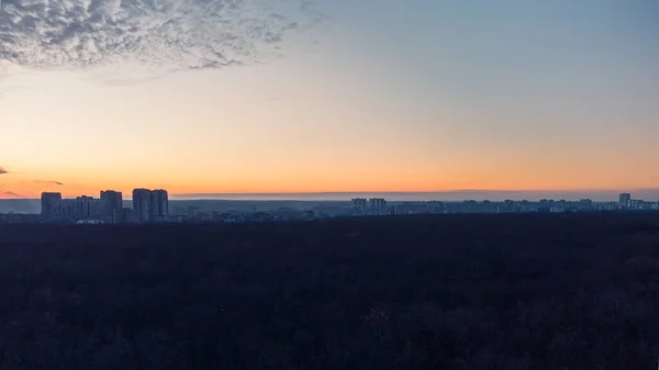 Luchtfoto Zonsondergang Avonds Breed Uitzicht Boven Donkerblauw Herfstbos Buurt Van — Stockfoto
