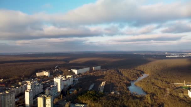 Filmagem Aérea Floresta Outono Lago Cidade Kharkiv Distrito Pavlove Pole — Vídeo de Stock