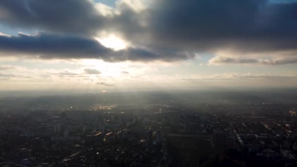 Lucht Speedup Beelden Van Zon Schijnt Door Epische Wolkenlandschap Boven — Stockvideo