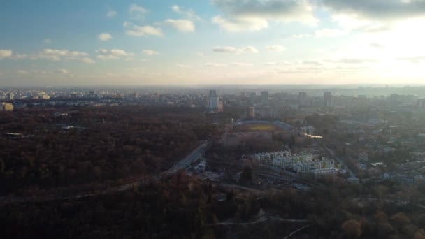 Voe Para Baixo Imagens Aéreas Centro Cidade Kharkiv Com Parque — Vídeo de Stock