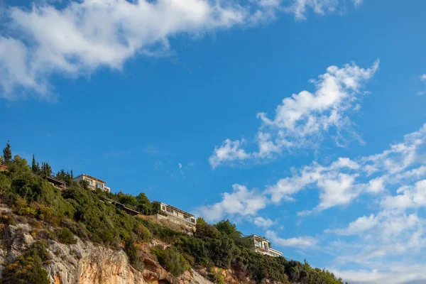 Scenic Landscape Greek Recreation Villas Green Rocky High Hills Blue — Stock Photo, Image