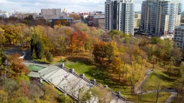 Soleado Otoño Aéreo Escaleras Cascada Con Fuente Atracción Turística Shevchenko — Vídeos de Stock